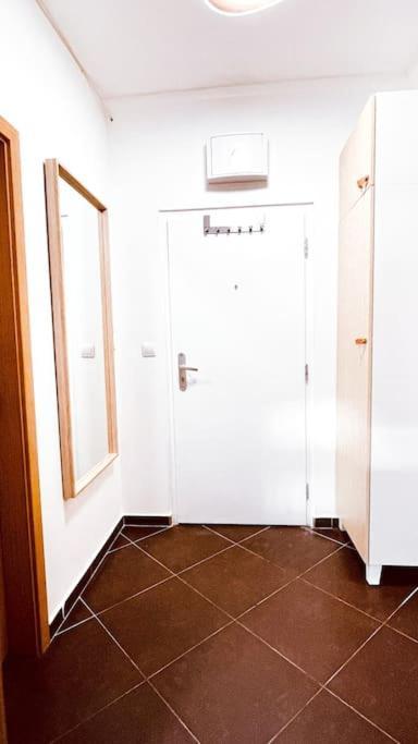 Moderny Apartman S Parkovanim Bratislava Exteriér fotografie