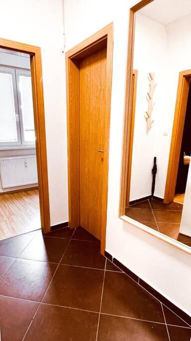 Moderny Apartman S Parkovanim Bratislava Exteriér fotografie