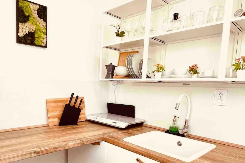 Moderny Apartman S Parkovanim Bratislava Exteriér fotografie