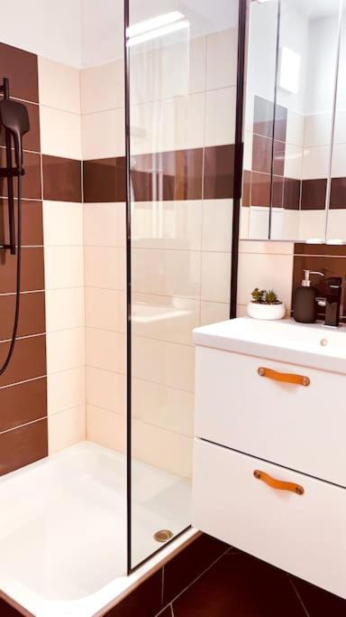 Moderny Apartman S Parkovanim Bratislava Exteriér fotografie
